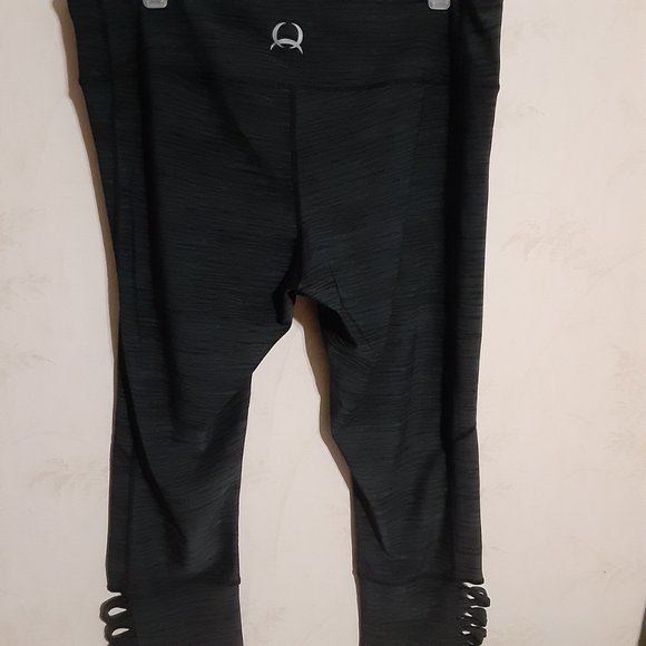 Cinch Women's Workout Cropped Leggings in Size XL - Picture 2 of 4